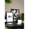 Poster - Vrouw op toilet zwart-wit - Afbeelding 4