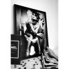 Poster - Vrouw op toilet zwart-wit - Afbeelding 6